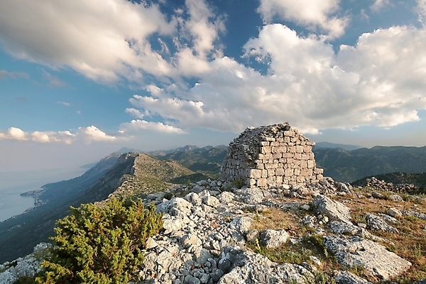 포토 JPG 해외이미지 구름 바다 여행 백그라운드 자연 하늘 아침 산 안테나 파노라마 풍경 사람없음 건물 컬러풀 햇빛 태양 일출 환경 맑음 침묵 일몰 새벽 활발 하이킹 바위 시골 정상 그림 시골집 크로아티아 내추럴 절정 수평선 해외포토 주간 자연요소 건축물 유럽 컬러 컨셉 통신 레저 날씨 주택 촬영기법 노을 소리 돌_바위 생태계 파일형식 이미지허브