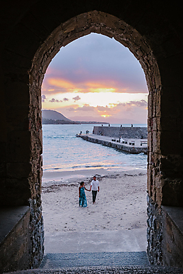 포토 JPG 해외이미지 커플 행복 유럽 바다 여행 벤치 건축양식 관계 휴가 주택 사람 야외 두명 건물 여름 도시풍경 성당 교회 마을 항구 이탈리아 도시 지중해 타운 스카이라인 구시가지 바실리카 해외포토 건축물 계절 건축 감정 나라 의자 종교건축 교통시설 풍경 파일형식 이미지허브