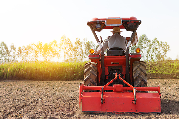 포토 JPG 해외이미지 여행 밭 농업 자연 사람없음 야외 빨간색 초록색 농장 기계 장비 수확 흰색 시골 농부 땅 진흙 트랙터 해외포토 직업 산업 컬러 농기계 생태계 특수차량 파일형식 이미지허브