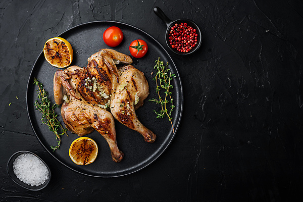 포토 JPG 해외이미지 방울토마토 사람없음 하이앵글 치킨 닭고기 원형 레몬 허브 소금 그릴구이 백리향 해외포토 도형 식물 뷰포인트 토마토 과일 육류 구이 닭고기요리 파일형식 이미지허브