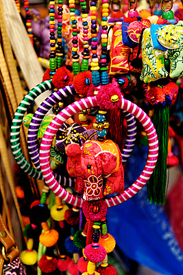 포토 JPG 해외이미지 전통 디자인 아시아 문화 여행 백그라운드 비즈니스 태국 코끼리 거리 종류 선물 미술 동양인 사람없음 장식 컬러풀 숫자 유행 세일 상점 피규어 시장 심볼 오브젝트 기념품 지역 소매 수공예 핸드메이드 스타일 해외포토 문자 나라 컬러 포유류 문화예술 인종 미니어처 공예 파일형식 이미지허브