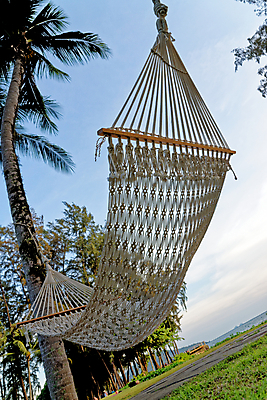 포토 JPG 해외이미지 나무 라이프스타일 공원 밧줄 바다 여행 컨셉 태국 자연 하늘 호텔 휴가 휴식 사람없음 야외 목재 초록색 농장 정원 맑음 침묵 시골 잠 그물 놀이터 그네 시골집 원예 휴양지 매듭 해먹 망사 뒤뜰 파라다이스 안락 해외포토 식물 공공시설 아시아 줄 컬러 농업 재료 놀이 숙소 날씨 주택 취미 생활 소리 장소 침대 직물 생태계 파일형식 이미지허브