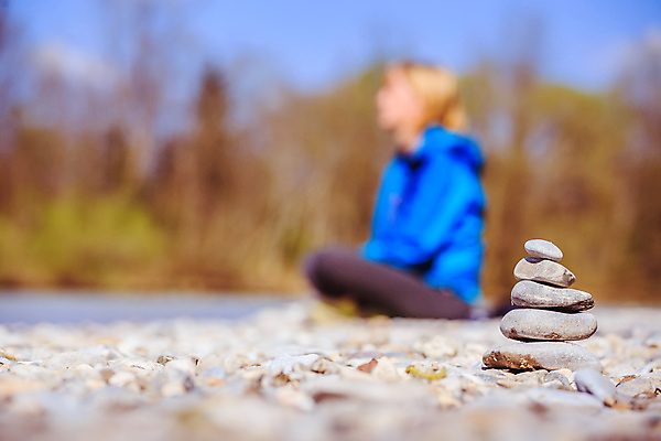 포토 JPG 해외이미지 라이프스타일 웰빙 공원 선 컨셉 요가 자연 아침 휴식 건강 사람 앉기 성인 사람없음 야외 물 여름 운동 뷰티 화목 침묵 봄 활발 에너지 신선 영혼 명상 긍정 위치 돌무덤 돌봄 아사나자세 해외포토 주간 자연요소 계절 공공시설 모션 생활 소리 요가자세 무덤 생태계 파일형식 이미지허브