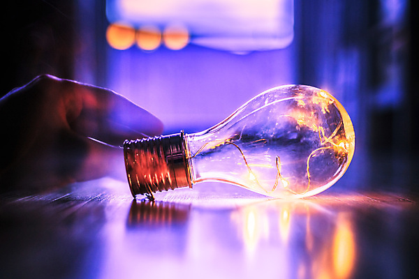 포토 JPG 해외이미지 손 디자인 교육 컨셉 생각 비즈니스 전구 창문 손가락 성공 설계 아이디어 창조 사람없음 빛 힘 계획 오브젝트 뇌 에코 심플 공학 해결 혁명 발명 지능 표준 스타일 주도 미니멀 해외포토 신체부위 환경 예절 파일형식 이미지허브