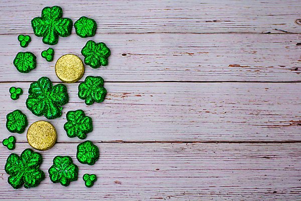 포토 JPG 해외이미지 모양 행복 문화 백그라운드 무지개 잎 날씨 휴가 전등 바닥 이벤트 사람없음 목재 장식 초록색 빛 봄 축하 인사 최고 4 행운 재산 황금 우아함 성자 클로버 토끼풀 널 심볼 고민 질감 초대 꽃가루 아일랜드 마법 패티 논밭 파케트 해외포토 자연요소 나무 식물 계절 감정 유럽 종교 컬러 컨셉 밭 재료 조명 논 금융 숫자 예절 가루 파일형식 이미지허브