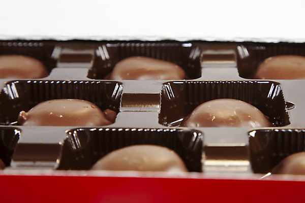 포토 JPG 해외이미지 포장 발렌타인데이 근접촬영 사람없음 상자 갈색 초콜릿 해외포토 뷰포인트 컬러 데이이벤트 디저트 파일형식 이미지허브