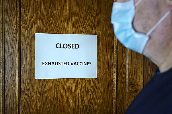 포토 JPG 해외이미지 웰빙 산업 미래 매달리기 건강 피곤 가면 두명 약 행운 사회 기다림 바이러스 끝 보호 질병 약국 입장 사인 감염 공지사항 문제 해결 조제 부족 예방접종 해외포토 컨셉 의학 모션 사람 만들기 공동체 접종 파일형식 이미지허브