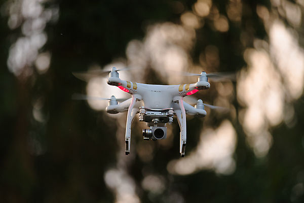 포토 JPG 해외이미지 주간 직업 응시 산업 백그라운드 안테나 사람없음 야외 카메라 디지털 흰색 시골 관찰 시간 선택 헬리콥터 저녁 보안 보케 감시 멀리 동영상 혁명 고립 드론 제어 평야 해외포토 자연요소 시선 컬러 컨셉 통신 모션 자연 비행기 안전 전자제품 야간 파일형식 이미지허브