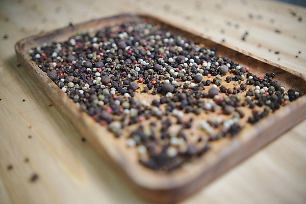 포토 JPG 해외이미지 음식 백그라운드 패턴 재료 고추 건조 종류 옥수수 요리 씨앗 사람없음 목재 빨간색 초록색 농작물 갈색 주방 검은색 활발 흰색 기구 뜨거움 양념 조미료 거친 사발 맛 낟알 가루 허브 향신료 유기농 매움 향 후추 보충 강렬 해외포토 나무 식물 웰빙 컬러 컨셉 무늬 농업 채소 곡류 사기그릇 향미료 파일형식 이미지허브