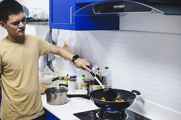 포토 JPG 해외이미지 백인 라이프스타일 손 남자 음식 백그라운드 채소 주택 실내 건강 육류 요리 한명 미소 사람 성인 주방 식당 요리사 식사 저녁식사 치킨 샐러드 튀김 신선 칼 맛 그릴 바비큐 굽기 준비 레시피 점심식사 해외포토 서양인 직업 1 컨셉 식재료 주방용품 표정 내부 건물 생활 신체부위 상점 구이 닭고기요리 파일형식 이미지허브