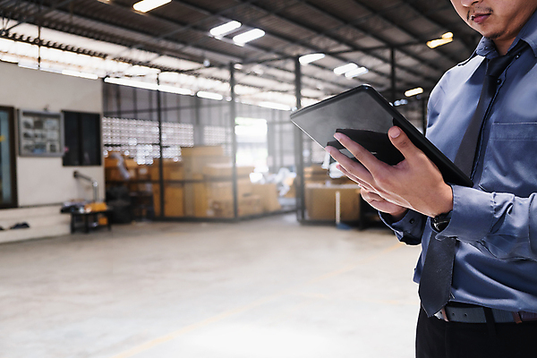 포토 JPG 해외이미지 직업 라이프스타일 손 디자인 컨셉 비즈니스 포장 노동자 아이디어 직장 한명 사람 금융 상자 사무실 독서 쪽지 화물 기록 업무 작업 메시지 닫기 제조 보호 디자이너 책상 창고 직원 오브젝트 패키지 수납 공학 물류 필기체 공급 해외포토 문자 1 교육 가구 회사 모션 생활 신체부위 경제 운송업 파일형식 이미지허브