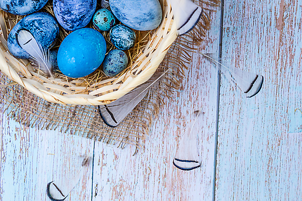 포토 JPG 해외이미지 디자인 계절 문화 음식 휴가 선물 사람없음 장식 가로 파란색 컬러풀 바구니 사진촬영 페인트 봄 이탈리아 축하 그룹 볏짚 삼베 심볼 깃털 부활절계란 정물화 해외포토 유럽 컬러 컨셉 부활절 계란 촬영 짚 그림 파일형식 천_직물 이미지허브