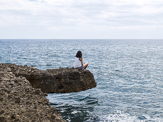 포토 JPG 해외이미지 1 라이프스타일 웰빙 여자 바다 생각 요가 자연 휴가 휴식 한명 사람 앉기 성인 해변 야외 뒷모습 물 고요 에너지 자유 고독 집중 명상 혼자 수평선 카피스페이스 해외포토 자연요소 감정 뷰포인트 컨셉 모션 생활 공백 생태계 파일형식 이미지허브