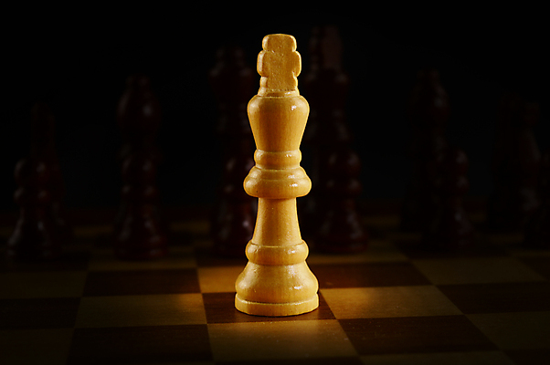 포토 JPG 해외이미지 조각 백그라운드 컨셉 생각 비즈니스 모션 놀이 성공 그림자 경기 사람없음 목재 검은색 어둠 힘 경쟁 도전 게임 흰색 우승 체스말 체스 계획 그늘 대표 왕 라이벌 충돌 심볼 리더 체크무늬 싸움 전쟁 패배 체스판 전략 스포트라이트 장군 여왕 승자 지능 필승 해외포토 나무 직업 스포츠 컬러 무늬 재료 최고 말_게임 파일형식 이미지허브