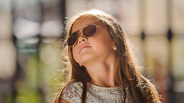 포토 JPG 해외이미지 백인 드레스 여자 딸 행복 얼굴 어린이 백그라운드 자연 휴가 한명 미소 사람 야외 장식 여름 선글라스 태양 뷰티 유행 흰색 아기 우아함 작음 어머니의날 해외포토 자연요소 서양인 1 옷 계절 기념일 감정 안경 컬러 컨셉 가족 표정 신체부위 크기 생태계 미국문화 파일형식 이미지허브