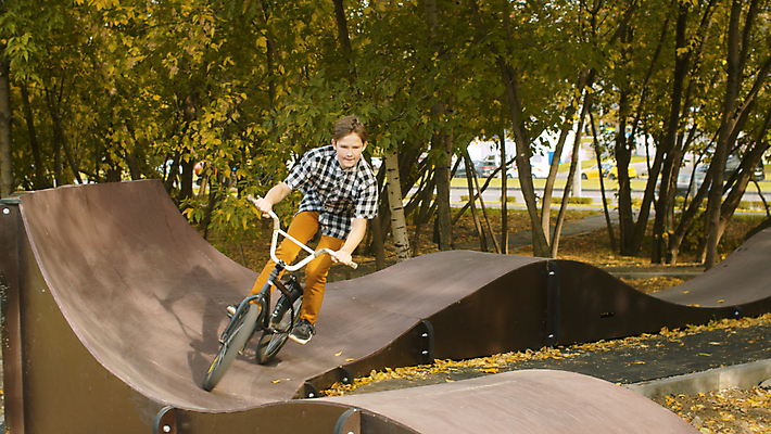 포토 JPG 해외이미지 나무 라이프스타일 공원 남자 행복 어린이 스포츠 건강 한명 소년 야외 10대 초록색 여름 청춘 운동 맑음 자전거 점프 도시 승차 위험 속도 순환 라이더 바이킹 해외포토 식물 1 계절 공공시설 감정 컬러 컨셉 모션 청소년 날씨 사람 생활 바이크 파일형식 이미지허브