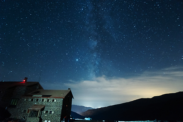 포토 JPG 해외이미지 별 밤하늘 주택 사람없음 야외 분위기 야간 감성 몽환 해외포토 자연요소 컨셉 하늘 건물 파일형식 이미지허브