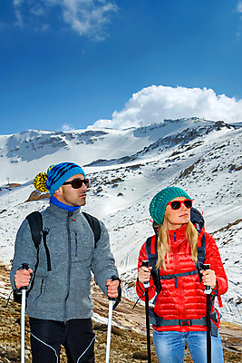 포토 JPG 해외이미지 커플 계절 남자 행복 스포츠 여행 겨울 가족 자국 자연 휴가 스키 산 건강 사람 야외 두명 운동 걷기 트래킹 하이킹 즐거움 탐사 발견 백패커 하이커 해외포토 감정 관계 모션 레저 겨울스포츠 생태계 파일형식 이미지허브