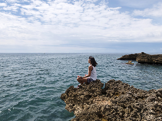 포토 JPG 해외이미지 1 라이프스타일 웰빙 여자 바다 생각 요가 자연 휴가 휴식 한명 사람 앉기 성인 해변 야외 뒷모습 물 고요 에너지 자유 고독 집중 명상 혼자 수평선 카피스페이스 해외포토 자연요소 감정 뷰포인트 컨셉 모션 생활 공백 생태계 파일형식 이미지허브