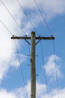 포토 JPG 해외이미지 선 통신 하늘 사람없음 야외 목재 파란색 갈색 금속 전선 흰색 연결 전화기 질감 전염 철사 봉 소통 옛날 철강 터미널 해외포토 나무 컬러 컨셉 재료 재질 질병 감염 파일형식 이미지허브
