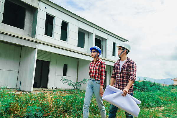 포토 JPG 해외이미지 백인 직업 남자 산업 유니폼 건축양식 노동자 안전 사람 동양인 성인 야외 내부 두명 업무 기술자 엔지니어 수리 제조 감독 계획 안전모 헬멧 건축가 땅 B 창고 서비스 정비공 공학 점검 유지 계약자 프로젝트 해외포토 서양인 알파벳 옷 교육 건축 컨셉 인종 작업 안전장비 보호장비 계약 파일형식 이미지허브
