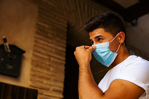 포토 JPG 해외이미지 직업 라이프스타일 남자 문화 얼굴 셔츠 비즈니스 건축양식 수염 거리 주택 갈색머리 가면 한명 미소 안전 사람 풍경 빛 노란색 유행 바위 도시 비즈니스맨 자신감 역사 스페인 재산 호흡기관 바이러스 종업원 소셜 스페인어 옛날 프리랜서 스타일 해외포토 1 헤어스타일 건축 감정 유럽 컬러 상의 표정 건물 생활 신체부위 금융 돌_바위 직장인 장기_의학 파일형식 이미지허브