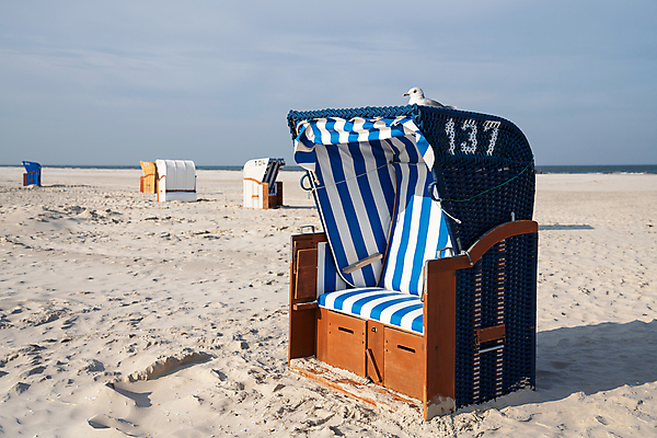 포토 JPG 해외이미지 유럽 모래 바다 여행 의자 자연 하늘 휴가 휴식 독일 파노라마 풍경 사람없음 야외 여름 관광지 햇빛 시골 내추럴 해외포토 계절 나라 가구 컨셉 촬영기법 태양 생태계 파일형식 이미지허브