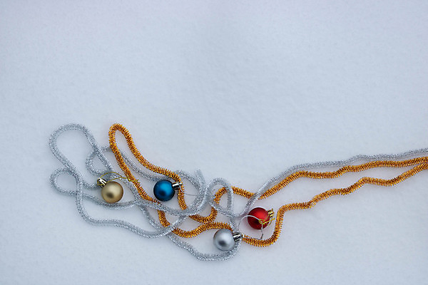 포토 JPG 해외이미지 나무 전통 디자인 행복 백그라운드 컨셉 크리스마스장식 크리스마스 겨울 텍스트 공 추상 휴가 전등 새로움 새해 기념 사람없음 장식 가로 빨간색 파란색 빛 우주 축제 흰색 축하 소나무 신용카드 눈송이 은색 12월 연도 심볼 전나무 고립 여의주 크리스마스배경 해외포토 식물 계절 기념일 감정 컬러 무늬 조명 눈_날씨 금융 날짜 파일형식 이미지허브