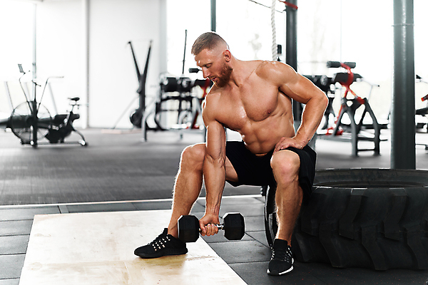 포토 JPG 해외이미지 전신 백인 남자 수염 실내 건강 한명 들기 사람 앉기 운동 아령 헬스장 잡기 보디빌딩 보디빌더 체육관 무거움 운동가 성인남자한명만 해외포토 서양인 1 모션 내부 헬스 무게 남자한명만 성인남자만 파일형식 이미지허브
