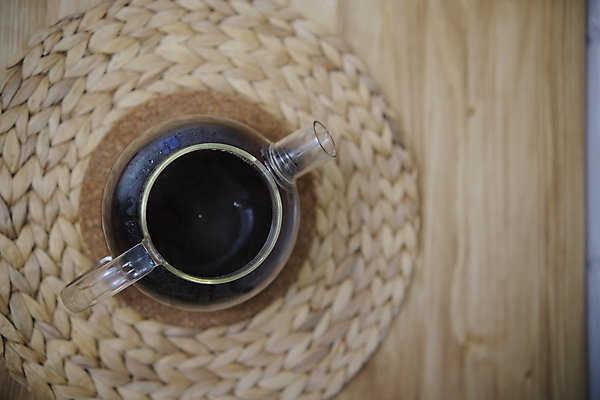 포토 JPG 해외이미지 전통 라이프스타일 음료 음식 잎 유리 탁자 주전자 아침 건강 요리 사람없음 컵 초록색 물 갈색 검은색 중국 머그컵 신선 뜨거움 투명 액체 붓기 맛 아침식사 냄비 찻잔 찻주전자 녹차 레몬 민트 허브 준비 상쾌 유기농 아로마 향 내추럴 양조 해외포토 주간 자연요소 식물 식기 웰빙 감정 아시아 컬러 가구 컨셉 과일 모션 재질 주방용품 잔 생활 차_음료 식사 솥 파일형식 이미지허브