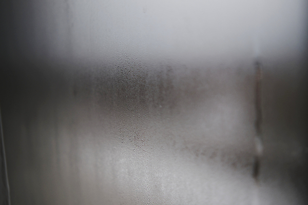 포토 JPG 해외이미지 모양 손 백그라운드 컨셉 겨울 창문 손가락 유리 표면 날씨 추상 주택 발렌타인데이 사랑 사람 사람없음 물 빛 젖음 추위 슬픔 안개 물방울 하트 그리기 액체 고독 떨어짐 빗방울 심볼 그림 질감 혼자 해외포토 자연요소 계절 감정 무늬 모션 데이이벤트 재질 건물 신체부위 비_날씨 파일형식 이미지허브