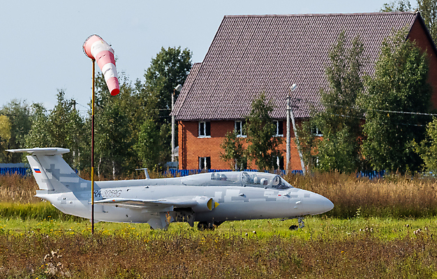 포토 JPG 해외이미지 산업 별 스포츠 운동화 날개 하늘 비행기 사람없음 회색 역사 재산 공항 항공 군용 꼬리 제트기 체코 엔진 에어쇼 대패 레이서 소비에트 옛날 착륙 해외포토 자연요소 유럽 컬러 신발 항공교통 교통시설 대중교통 군대 금융 쇼 파일형식 이미지허브
