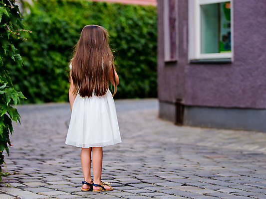 포토 JPG 해외이미지 백인 모델 1 헤어스타일 드레스 여자 행복 길 여행 포즈 백그라운드 자연 휴가 한명 서기 사람 성인 야외 초록색 뷰티 유행 수확 흰색 우아함 내추럴 스타일 해외포토 서양인 옷 감정 컬러 컨셉 농업 모션 생태계 파일형식 이미지허브
