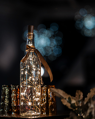 포토 JPG 해외이미지 라이프스타일 디자인 행복 안경 백그라운드 컨셉 크리스마스 휴가 새로움 주택 요정 사람없음 내부 목재 장식 빛 검은색 축제 화환 어둠 수확 시골 등불 램프 축하 인사 항아리 황금 야간 연도 보케 마법 석공 몽환 해외포토 자연요소 나무 잡화 기념일 꽃 감정 컬러 농업 재료 조명 건물 생활 예절 도자기 파일형식 이미지허브