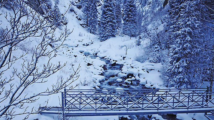 포토 JPG 해외이미지 나무 구름 공원 유럽 여행 크리스마스 겨울 자연 하늘 동화 산 안테나 풍경 사람없음 야외 물 강 달리기 환경 금속 골짜기 냉동 얼음 하이킹 추위 흰색 숲 알프스 암초 내추럴 드론 절정 카자흐스탄 눈내림 해외포토 자연요소 식물 계절 공공시설 기념일 나라 아시아 컬러 통신 모션 재질 레저 눈_날씨 생태계 파일형식 이미지허브