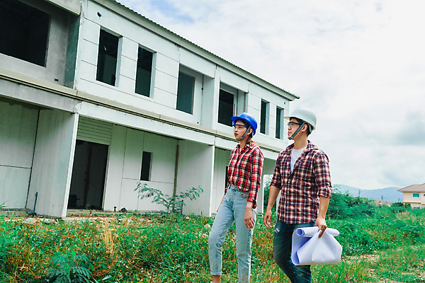 포토 JPG 해외이미지 백인 직업 남자 산업 유니폼 건축양식 노동자 안전 사람 동양인 성인 야외 내부 두명 업무 기술자 엔지니어 수리 제조 감독 계획 안전모 헬멧 건축가 땅 B 창고 서비스 정비공 공학 점검 유지 계약자 프로젝트 해외포토 서양인 알파벳 옷 교육 건축 컨셉 인종 작업 안전장비 보호장비 계약 파일형식 이미지허브