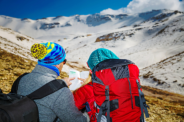 포토 JPG 해외이미지 커플 여자 남자 지도 가족 산 사랑 사람 성인 야외 두명 책 트래킹 하이킹 가리킴 스키선수 백패커 하이커 성인만 해외포토 감정 여행 관계 레저 운동선수 손짓 파일형식 이미지허브