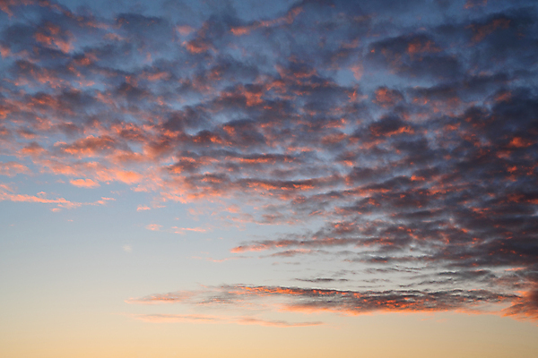 포토 JPG 해외이미지 로우앵글 자연 하늘 파노라마 사람없음 야외 빨간색 환경 맑음 고요 황혼 일몰 새벽 저녁 내추럴 파스텔톤 해외포토 자연요소 뷰포인트 컬러 날씨 촬영기법 노을 야간 생태계 파일형식 이미지허브