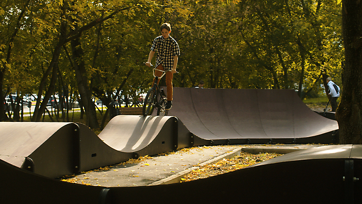 포토 JPG 해외이미지 나무 라이프스타일 공원 남자 행복 어린이 스포츠 건강 한명 소년 야외 10대 초록색 여름 청춘 운동 맑음 자전거 점프 도시 승차 위험 속도 순환 라이더 바이킹 해외포토 식물 1 계절 공공시설 감정 컬러 컨셉 모션 청소년 날씨 사람 생활 바이크 파일형식 이미지허브