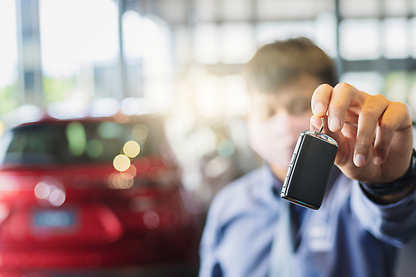 포토 JPG 해외이미지 손 여자 남자 행복 여행 비즈니스 교통시설 자동차 열쇠 새로움 한명 사람 판매 세일 운전 잡기 비즈니스맨 운전사 고급 구매 고객 서비스 주기 딜러 멀리 정비공 소매 주인 보험 유지 대여 렌탈 자동 해외포토 직업 1 감정 육상교통 교통 컨셉 모션 신체부위 쇼핑 직장인 기술자 시설 파일형식 이미지허브