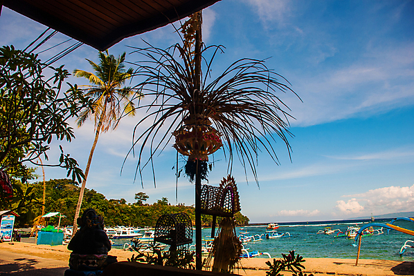 포토 JPG 해외이미지 구름 아시아 파도 바다 섬 여행 백그라운드 의자 자연 하늘 낚시 휴가 휴식 손바닥 풍경 사람없음 물 여름 파란색 태양 만 보트 서핑 휴게실 심볼 휴양지 발리 인도네시아 포트 석호 이국적 해외포토 자연요소 손 계절 나라 컬러 가구 컨셉 배_교통 레저 장소 수상스포츠 생태계 파일형식 이미지허브