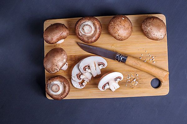 포토 JPG 해외이미지 음식 백그라운드 채소 재료 자연 탁자 도마 건강 요리 사람없음 목재 가로 컬러풀 갈색 식사 버섯 수확 신선 맛 준비 유기농 날것 곰팡이 생식 식용 개조 해외포토 나무 웰빙 컬러 가구 컨셉 농업 주방용품 생태계 파일형식 이미지허브