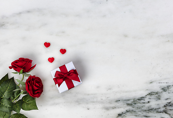 포토 JPG 해외이미지 꽃 행복 백그라운드 꽃무늬 휴가 기념 발렌타인데이 선물 사랑 사람없음 장식 빨간색 선물상자 장미 하트 대리석 카피스페이스 해외포토 모양 식물 감정 컬러 무늬 재료 데이이벤트 상자 공백 파일형식 이미지허브