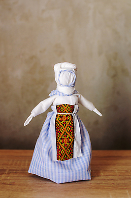 포토 JPG 해외이미지 전통 디자인 드레스 여자 문화 인형 장난 엄마 관리 창조 선물 미술 여러명 취미 사람없음 장식 장난감 수확 직물 역사 보호 복고 만들기 기념품 자수 걸레 구식 부적 옛날 우크라이나 전국 전용 핸드메이드 해외포토 옷 유럽 다수 컨셉 농업 가족 모션 문화예술 사람 청소도구 오브젝트 파일형식 이미지허브