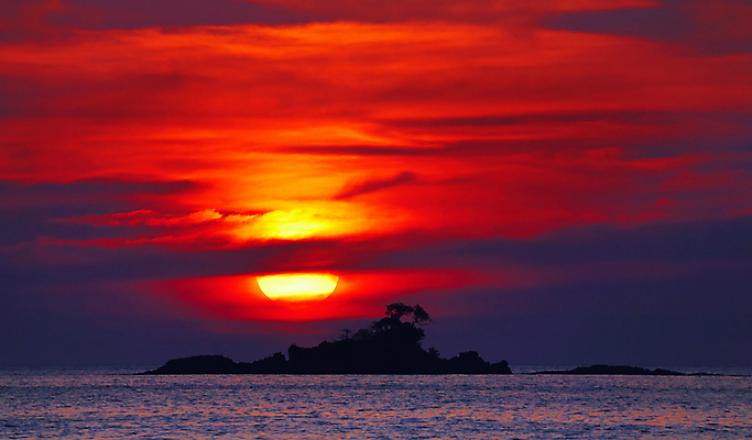 포토 JPG 해외이미지 실루엣 바다 섬 여행 태국 자연 하늘 휴가 사람없음 빨간색 물 컬러풀 태양 침묵 황혼 일몰 새벽 야간 저녁 신비 공상 석호 파라다이스 수평선 해외포토 자연요소 아시아 컬러 컨셉 촬영기법 노을 소리 생태계 파일형식 이미지허브