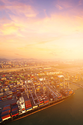 포토 JPG 해외이미지 산업 아시아 컨셉 비즈니스 교통시설 항해 사람없음 경제 글로벌 항구 기계 화물 네트워크 보트 제조 컨테이너 조선소 스마트 창고 서비스 기중기 무역 상업 짐차 포트 질서 물류 로딩 수입 해외포토 나라 교통 배_교통 자동차 운송업 예절 중장비 시설 파일형식 이미지허브