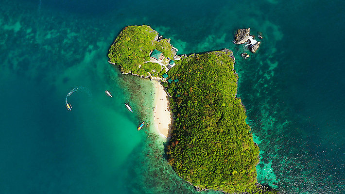 포토 JPG 해외이미지 아시아 바다 섬 여행 자연 하늘 휴가 국립공원 풍경 사람없음 야외 물 여름 파란색 하이앵글 야자수 만 보트 휴양지 석호 내추럴 전국 조감도 파라다이스 해외포토 자연요소 나무 계절 공원 나라 뷰포인트 컬러 배_교통 장소 생태계 파일형식 이미지허브