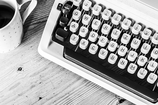 포토 JPG 해외이미지 컨셉 탁자 열쇠 이야기 사람없음 다이어리 수확 시골 기록 시간 메시지 기자 클래식 잡지 인쇄 작가 오브젝트 복고 과거 타자기 타입 구식 옛날 출판 해외포토 직업 가구 농업 간행물 사무용품 골동품 파일형식 이미지허브