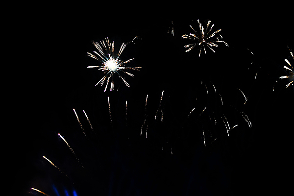 포토 JPG 해외이미지 계절 기념일 행복 별 백그라운드 일러스트 하늘 불 추상 휴가 새로움 기념 폭죽 이벤트 사람없음 빛 컬러풀 노란색 파티 축제 축하 4 황금 야간 폭발 연도 해외일러스트 자연요소 감정 컬러 컨셉 무늬 숫자 파일형식 이미지허브