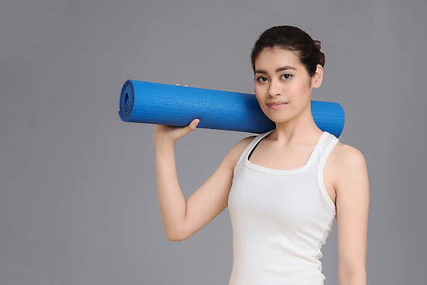 포토 JPG 해외이미지 응시 여자 다이어트 요가 회색배경 건강 한명 들기 동양인 상반신 성인 앞모습 운동복 운동 매트 성인여자한명만 해외포토 1 웰빙 시선 옷 뷰포인트 백그라운드 모션 사람 인종 회색 여자한명만 성인여자만 파일형식 이미지허브